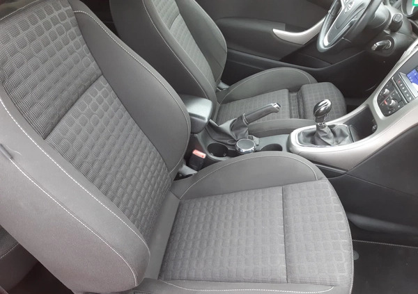 Opel Astra cena 29700 przebieg: 242000, rok produkcji 2013 z Paczków małe 326